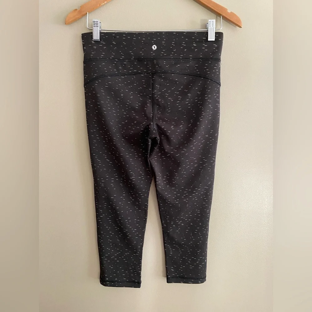 Xersion: Black Forted Capris Leggings with Brushed White Detail